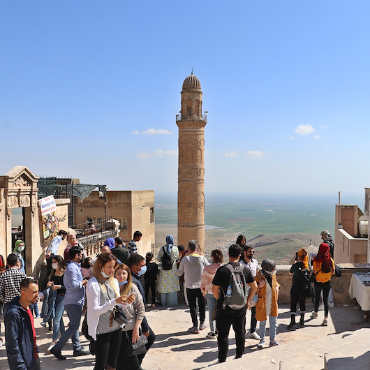 Mardinde kısıtlamasız hafta sonu: Tarihi mekanlar doldu esnafın yüzü güldü