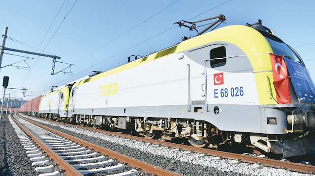 Türkiye ve Çin arasındaki yük taşıma süresini bir aydan 12 güne indiren Bakü-Tiflis-Kars Demiryolu Hattı ile geçen yıl aralık ayında Çin’e ilk ihracat blok tren seferi gerçekleştirilmişti.