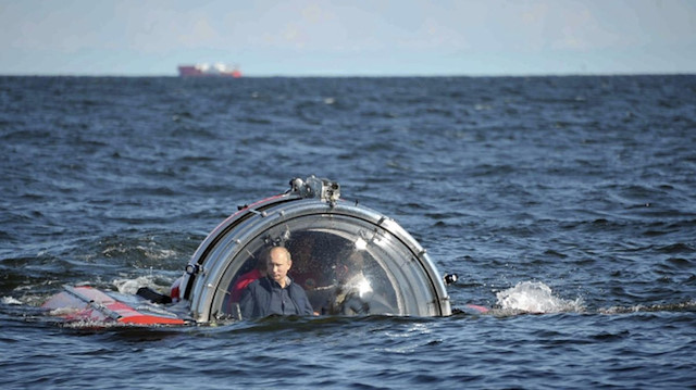 Putin'in gizli denizaltıları, deniz altındaki internet kablolarını keserek İngiltere'yi kaosa sürükleyebilir.
