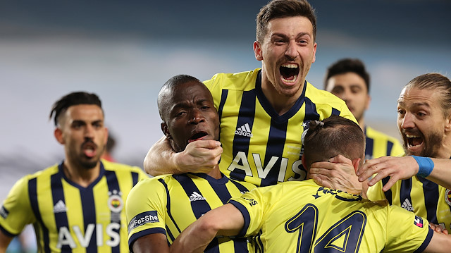 Fenerbahçeli futbolcuların Gaziantep maçındaki gol sevinci.