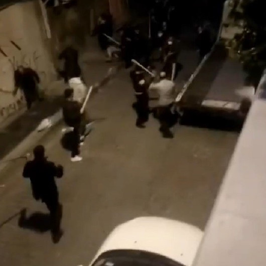 Bahçelievler’de taşlı, sopalı, bıçaklı meydan muharebesi kamerada