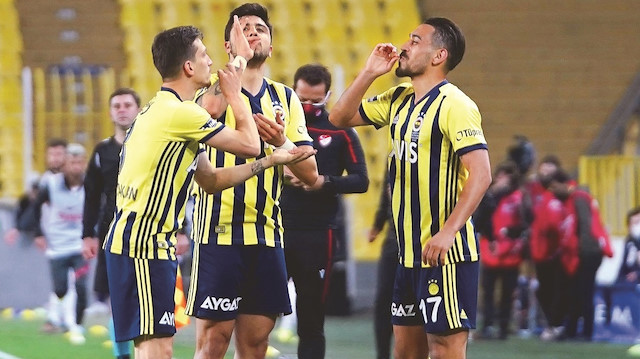 Fenerbahçe sahasında ligin güçlü ekiplerinden Gaziantep’i 3-1 ile geçerek şampiyonluk iddiasını sürdürdü.