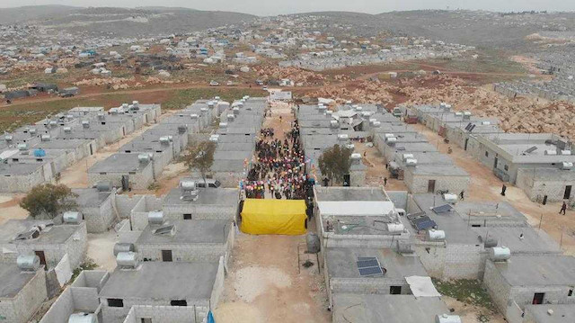 İDDEF Suriyeli aileler için İdlib’in altı ayrı bölgesinde toplamda 610 briket ev inşa etti.