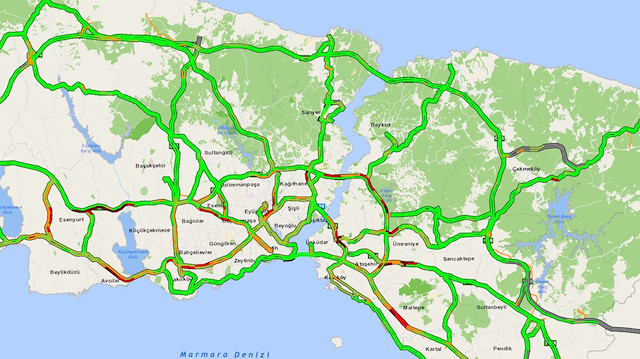 İstanbul'da Ramazan ayının ilk günü trafikte sakinlik yaşanırken, İBB'nin trafik haritası da yeşile döndü.