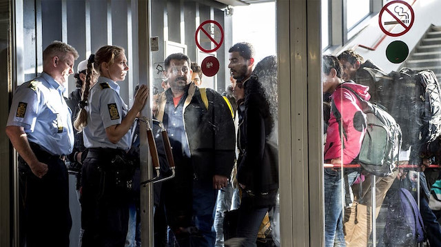 Danimarka göçmenlerin oturma izinlerini iptal ediyor.