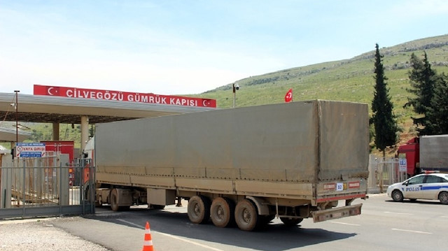 عبر تركيا.. 54 شاحنة مساعدات أممية تدخل إلى إدلب
