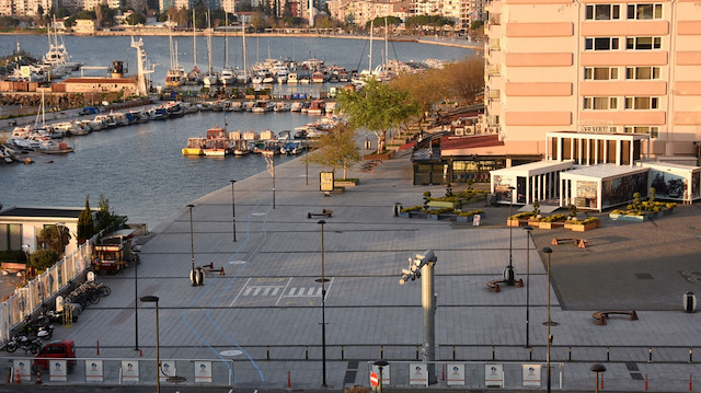 Sahil bantlarının yanı sıra park ve bahçeler 17 Mayıs günü saat 05.00’e kadar vatandaş girişlerine kapatıldı.