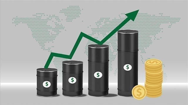 أسعار النفط تقفز 5 بالمئة إثر تراجع حاد بالمخزونات الأمريكية 