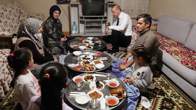 أردوغان يحل ضيفا على مائدة إفطار مواطن تركي