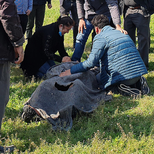 Eşi ve oğlu son kez sarıldı: Ölen balıkçı 1 buçuk metre daha yüzse kurtulacakmış