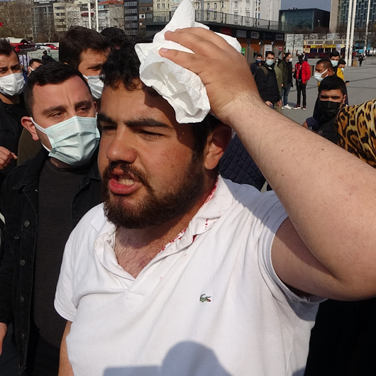 Taksim’de İBB zabıtaları seyyar satıcıyı başından yaraladı