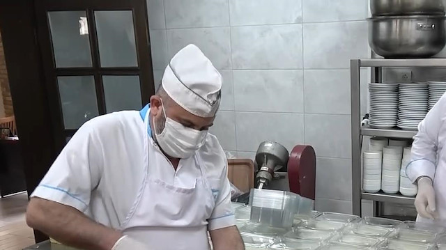 Tokat Belediyesi ihtiyaç sahibi insanların iftarını kapılarına ulaştırıyor