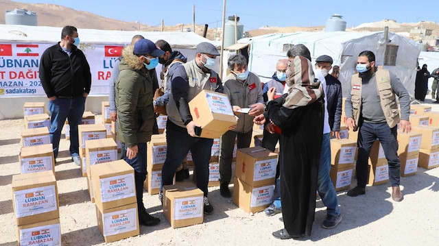 Sadakataşı Derneği ekibi, Filistinli ve Suriyeli mülteciler ile Türkmen ailelere yardım ulaştırdı.