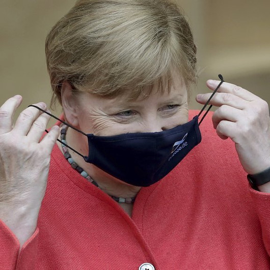 Almanya Başbakanı Merkel AstraZeneca aşısı oldu