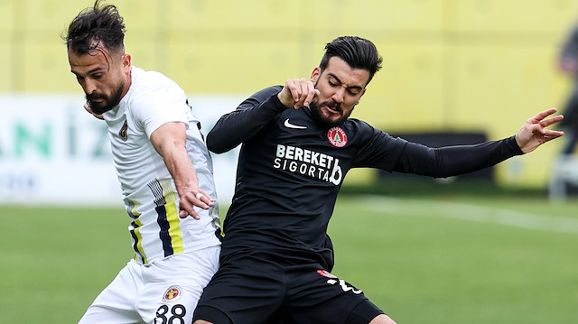 Atakan Üner, Ümraniyespor formasıyla çıktığı 12 maçta 1 gol 1 asist kaydetti. 