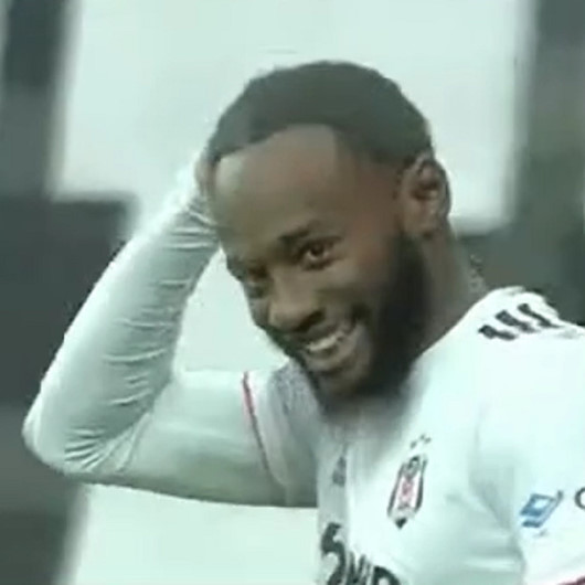 Beşiktaşlılardan N'Kodou'ya penaltı tepkisi: Larin'in elinden aldı Korcan'ın üstüne vurdu