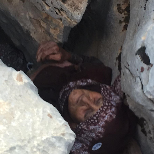 Adıyamanda 3 gün önce kaybolan alzheimer hastası kadın kayalıkların arasında bulundu