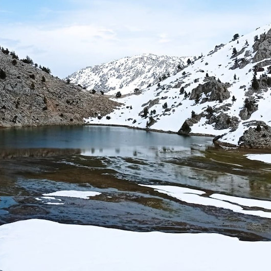 Dağların zirvesindeki Karagöl manzarasıyla hayran bırakıyor