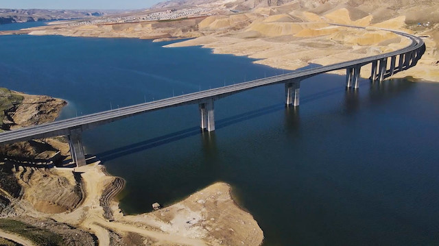 Hasankeyf-2 Köprüsü'nde çalışmalar tamamlandı yarın açılacak.