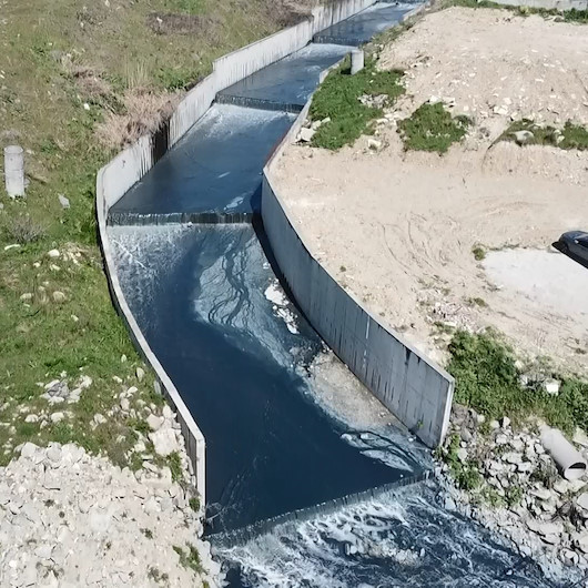 Haramidere yine mavi aktı ilçe sakinleri isyan etti: Artık çözüm bulunsun kokudan durulmuyor
