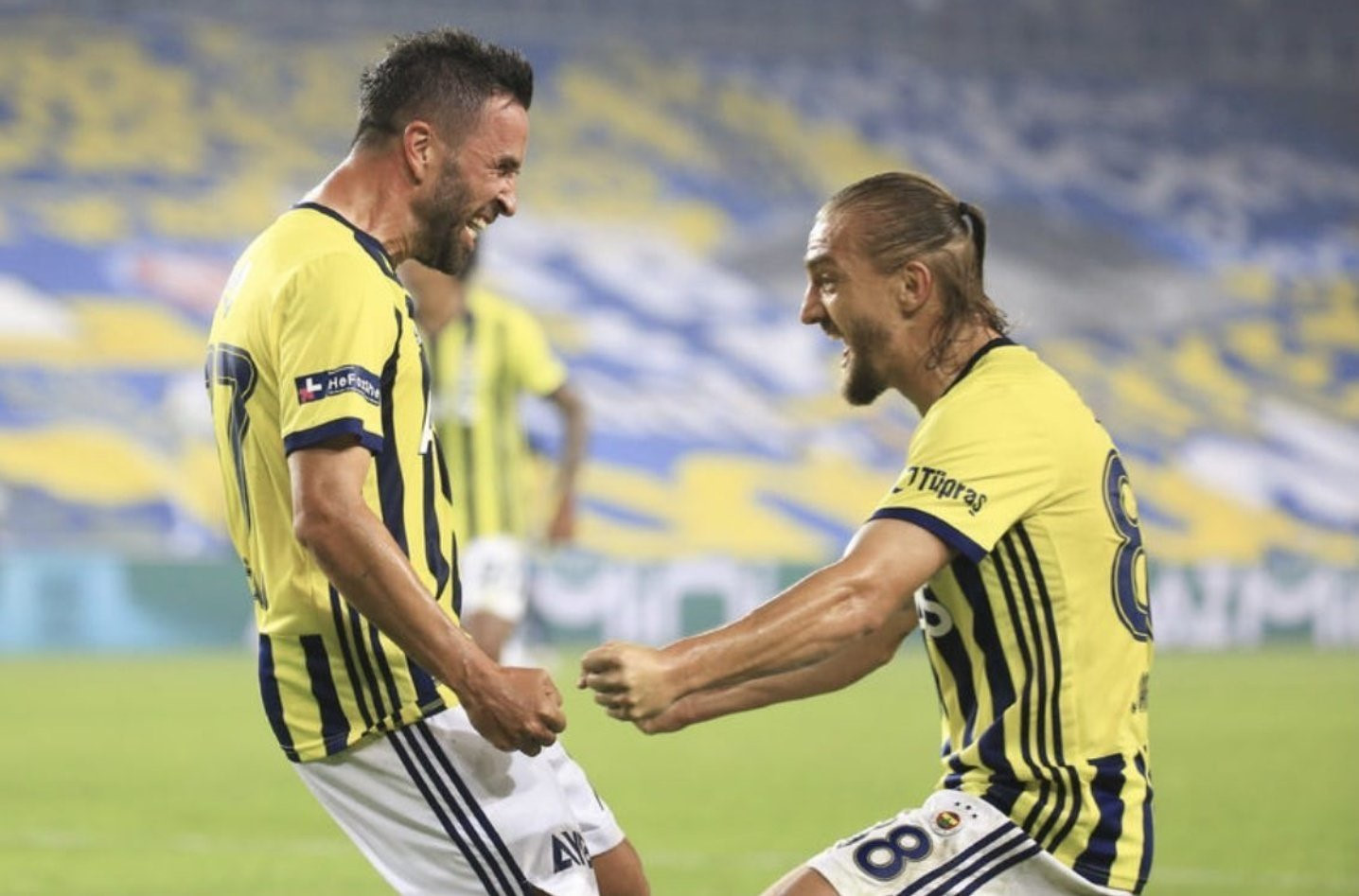 Belözoğlu yönetimindeki Fenerbahçe'de Gökhan Gönül ve Caner Erkin kritik görev üstlendi.