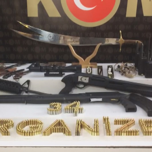 İstanbulda Sedat Peker operasyonu: İşte ele geçirilen silahlar