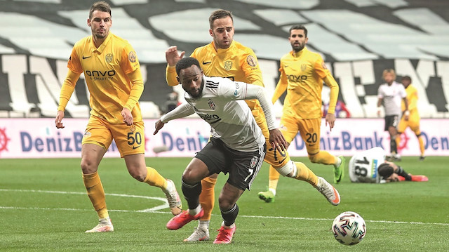 ​Kendi sahasında Ankaragücü’nü ağırlayan Beşiktaş, şampiyonluk yolunda 2 puan daha bıraktı. Siyah- Beyazlılar Ankara temsilcisiyle 2-2 berabere kaldı.