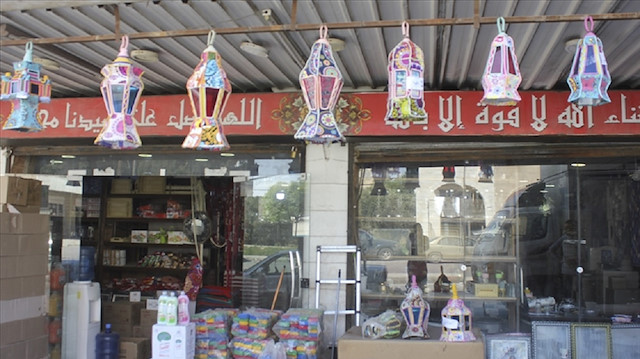 زينة رمضان بالأردن.. أضواء وألوان تنير "ظلمة الوباء" 