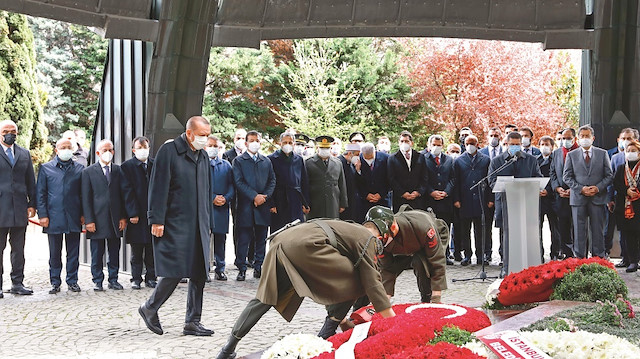 8. Cumhurbaşkanı Turgut Özal vefatının 28. yılında Topkapı Anıt Mezar’daki kabri başında anıldı. Törene katılan Cumhurbaşkanı Erdoğan da İnfitar Suresi’ni okudu.