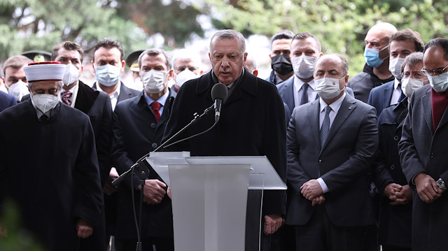 8. Cumhurbaşkanı Turgut Özal, vefatının 28. yılında kabri başında anıldı. Cumhurbaşkanı Erdoğan,  Özal için İnfitar suresini okudu.