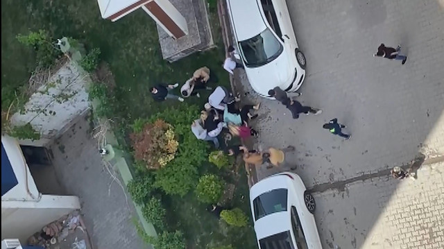 Batman'da çocukların kavgasına büyükler karıştı: Bıçaklanan 1 kadın yaralandı