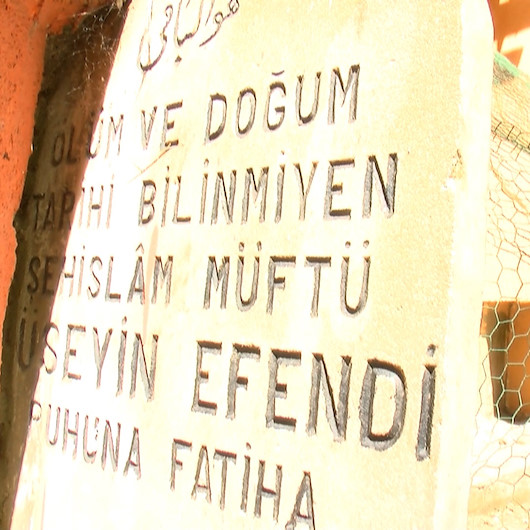 İstanbul Fatihteki bu mezar görenleri şaşkına çeviriyor