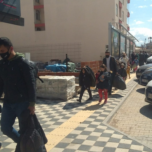 Çanakkalede durdurulan otobüsten 47 kaçak göçmen çıktı