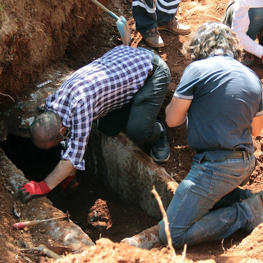 Kanal için kazdılar antik mezar çıktı