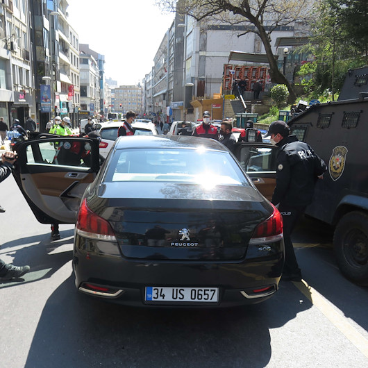 İstanbulda eş zamanlı Yeditepe Huzur denetimi: Araçlar didik didik arandı
