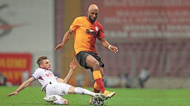 Galatasaray, kendi sahasında güçlü rakibi Trabzonspor’la uzatma dakikalarında attığı golle 1-1 berabere kaldı.