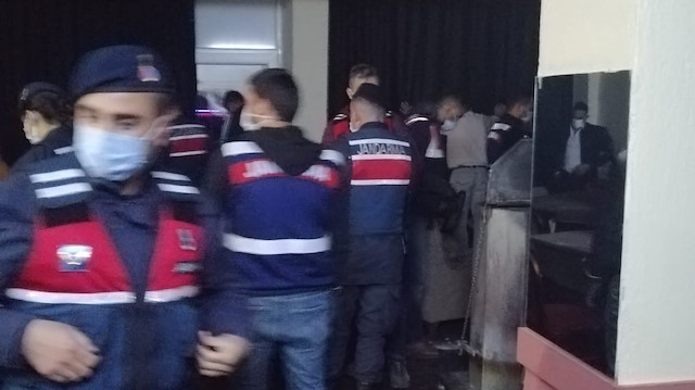 Çivril İlçe Jandarma Komutanlığı, KOM Şubesi, İstihbarat Şube Müdürlüğü Timleri ve Narkotik ekipleri ile Narko köpekler ile adrese operasyon düzenlendi.
