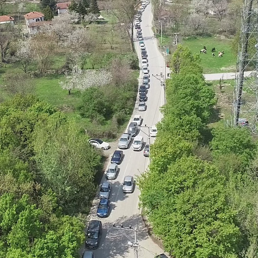 Bursa’da kısıtlama öncesi kilometrelerce kaynak suyu kuyruğu