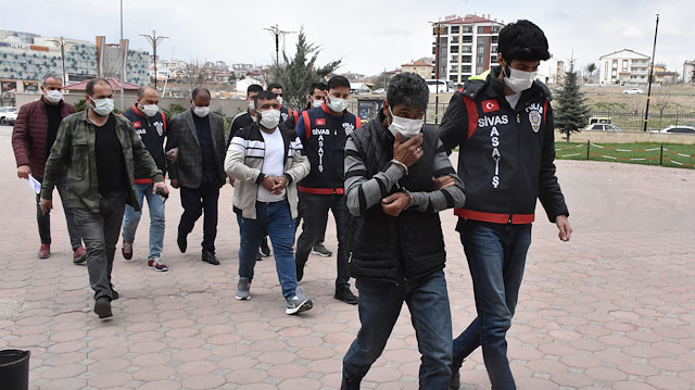 Dört dolandırıcı Amasya istikametine giderken Tokat’ta yakayı ele verdi. 