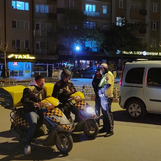 Hakkında arama kararı bulunan kişi kuryelik yaparken yakalandı