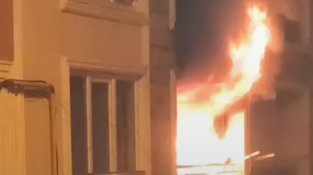 Bursa’da bir apartmanın ikinci katında bilinmeyen nedenle yangın çıktı