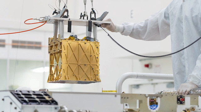MOXIE adlı araçla Mars atmosferinden yaklaşık 5 gram oksijen elde eden NASA’nın hedefi bu miktarı saatte 10 grama çıkarmak.