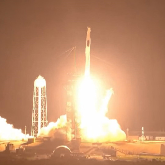 SpaceX 4 astronotu uzay istasyonuna gönderdi