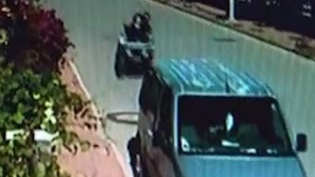 Antalya'da ATV sürücüsü park halindeki araca çarpıp camından içeri girdi