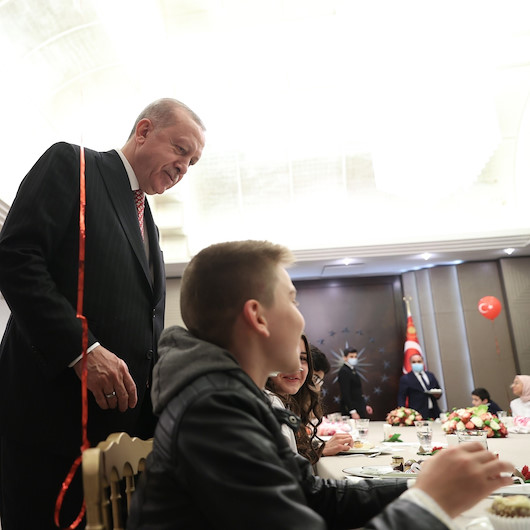 Cumhurbaşkanı Erdoğan, çocuklarla iftarda buluştu