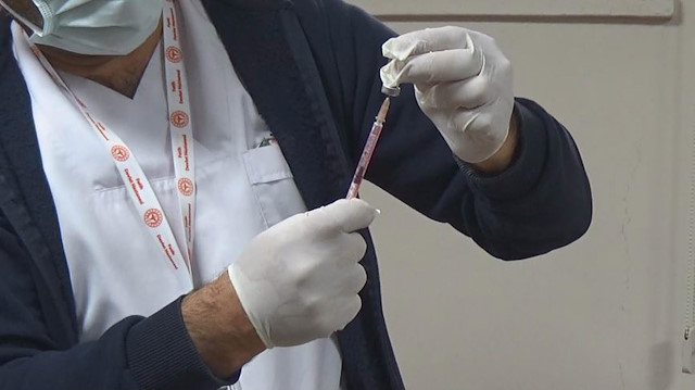 Prof. Dr. Aydın uyardı: Aşı olan 'süper bulaştırıcı' olarak virüs taşıyabilir