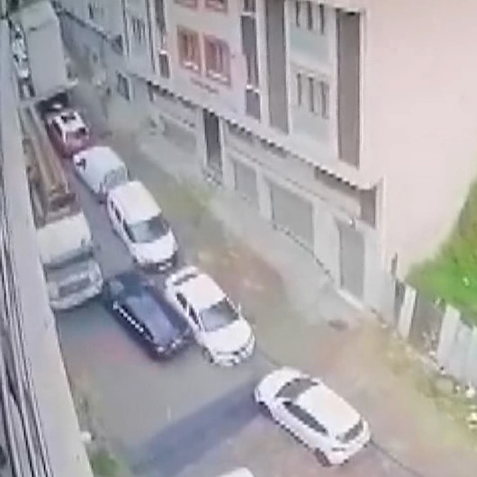 Kağıthanede yokuşta kayan TIR sokağı savaş alanına çevirdi