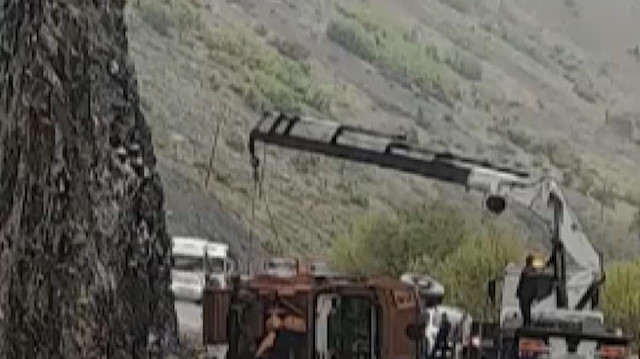 Hakkari'de askeri aracın devrilmesi sonucu 3 asker yaralandı