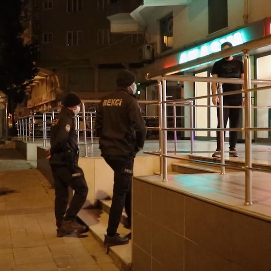 Fırıncıdan bekçi ekiplerine sahurda çay ve simit ikramı