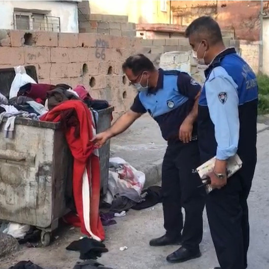 Mersin zabıtasının bayrak hassasiyeti: Türk bayrağını çöpte bırakmadılar